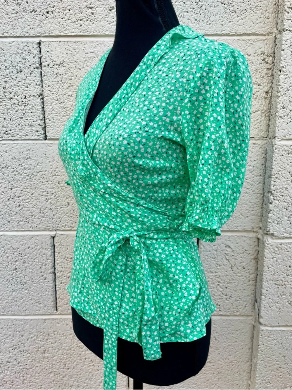 Green Floral Wrap Top Cottagecore Prairie Trad Wife Blouse Ruffle Trim Small GUC